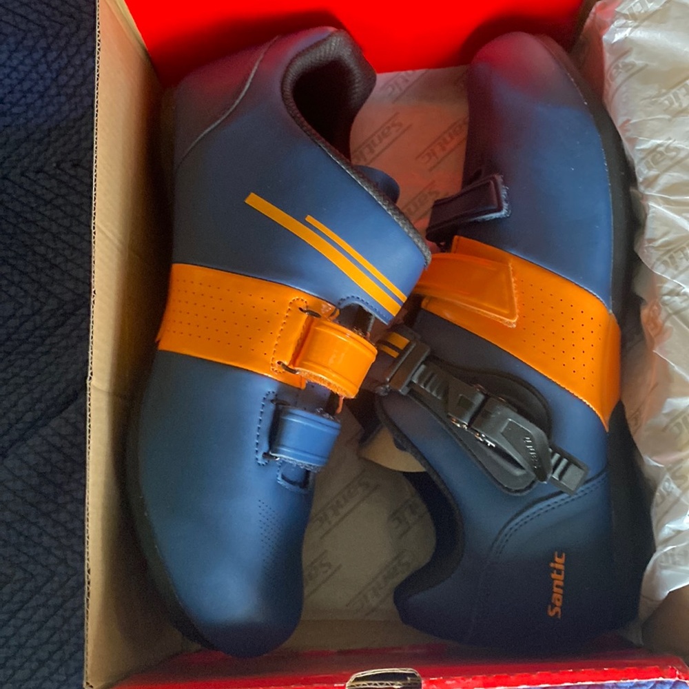 Men Santic bicycle shoes In original box Never worn